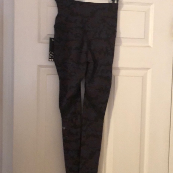 NWT camo splits legging size xs - Picture 2 of 4